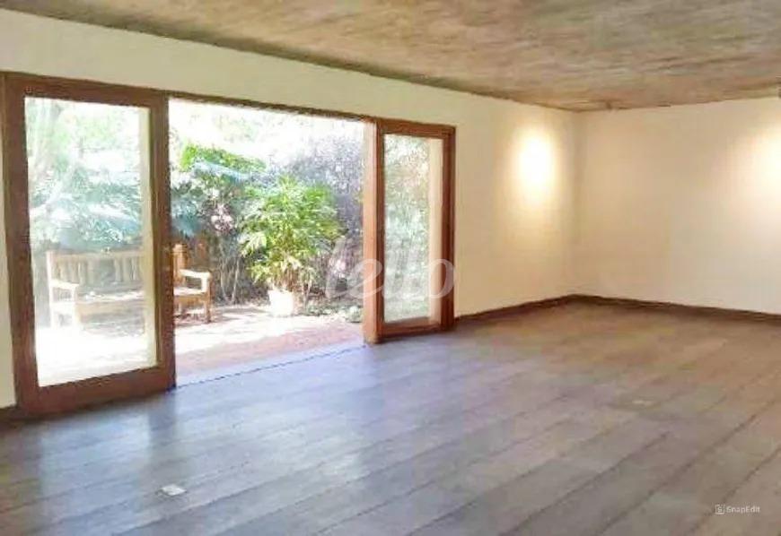 SALA DE ESTAR de Casa para alugar, térrea com 599 m², 3 quartos e 5 vagas em Cidade Jardim - São Paulo