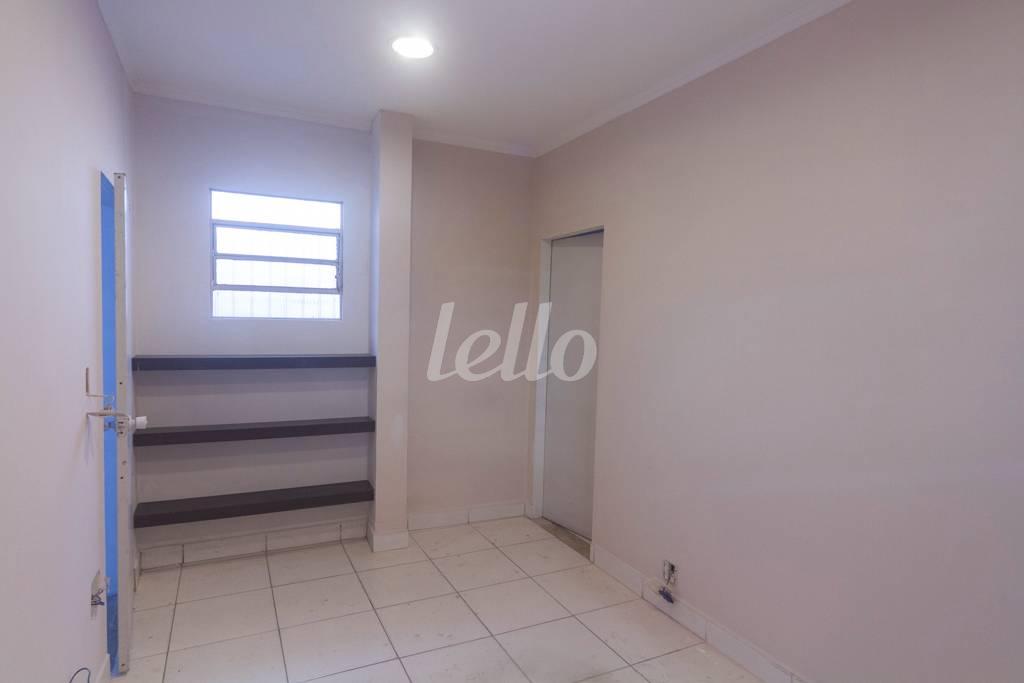 SALA 2 de Galpão/Armazém para alugar, Padrão com 700 m², e em Imirim - São Paulo