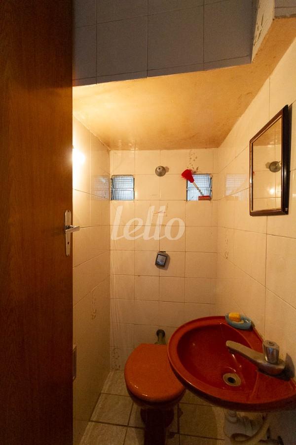 LAVABO de Casa para alugar, sobrado com 300 m², 5 quartos e 1 vaga em Liberdade - São Paulo