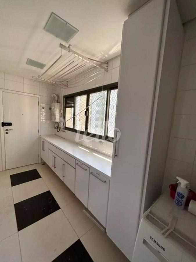 ÁREA DE SERVIÇO de Apartamento para alugar, Padrão com 214 m², 4 quartos e 3 vagas em Jardim da Saúde - São Paulo