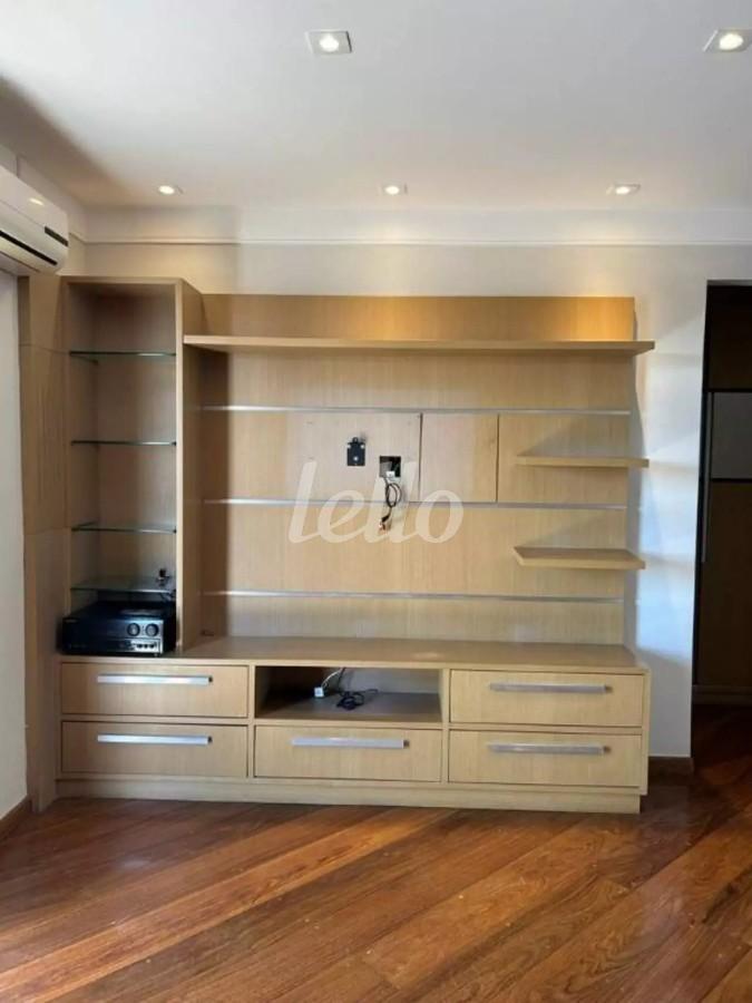 SUITE 2 de Apartamento para alugar, Padrão com 214 m², 4 quartos e 3 vagas em Jardim da Saúde - São Paulo