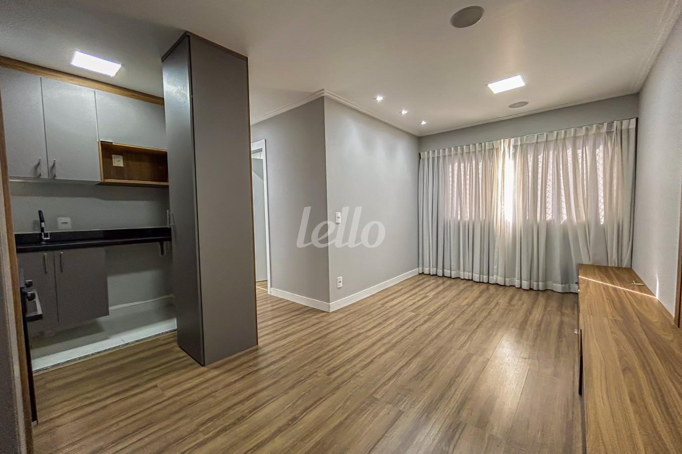 SALA de Apartamento para alugar, Padrão com 38 m², 2 quartos e em Quarta Parada - São Paulo