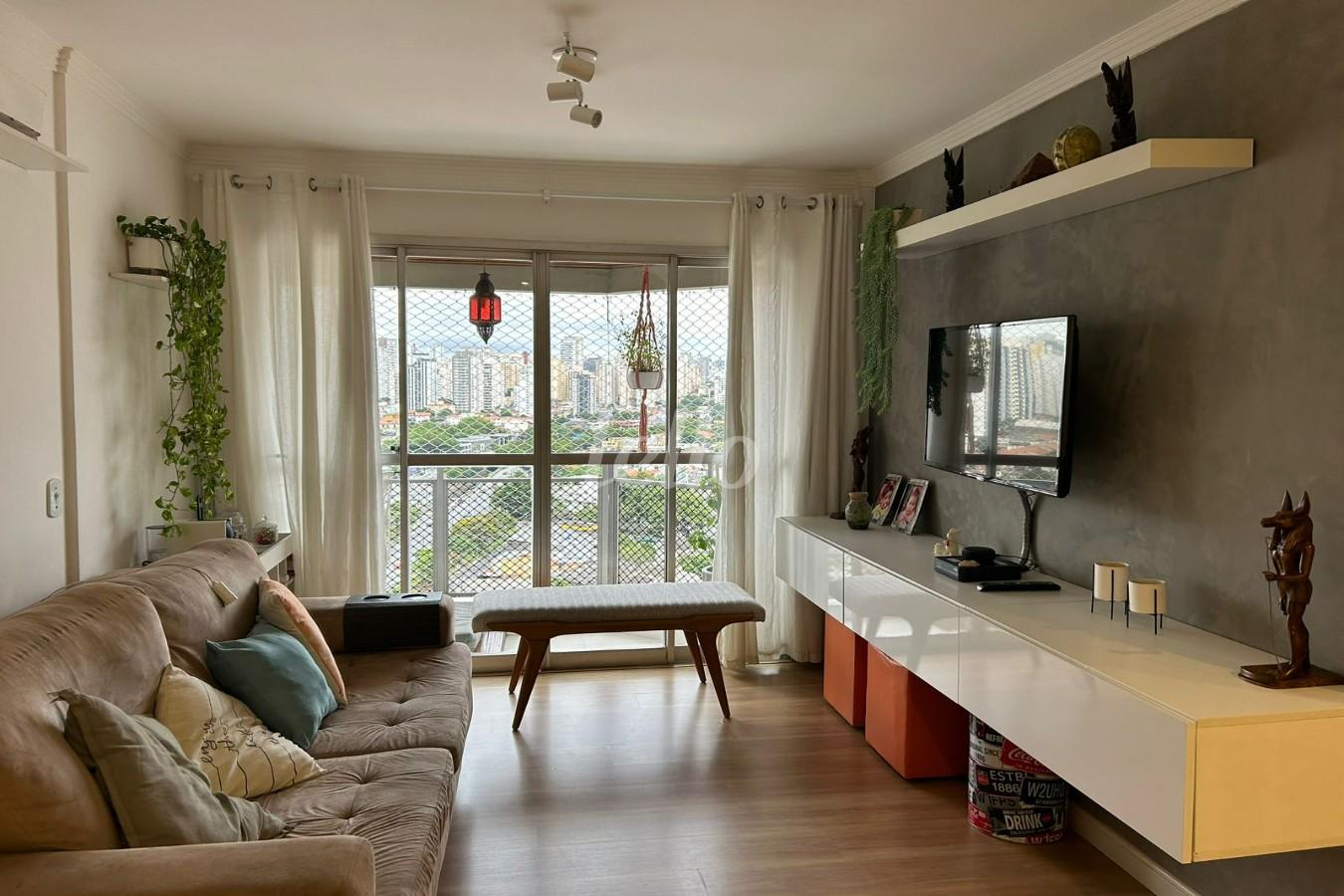 SALA de Apartamento à venda, Padrão com 74 m², 3 quartos e 1 vaga em Vila da Saúde - São Paulo