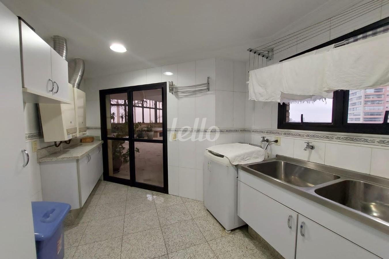 AREA DE SERVIÇO de Apartamento para alugar, Padrão com 480 m², e 5 vagas em Alto da Lapa - São Paulo