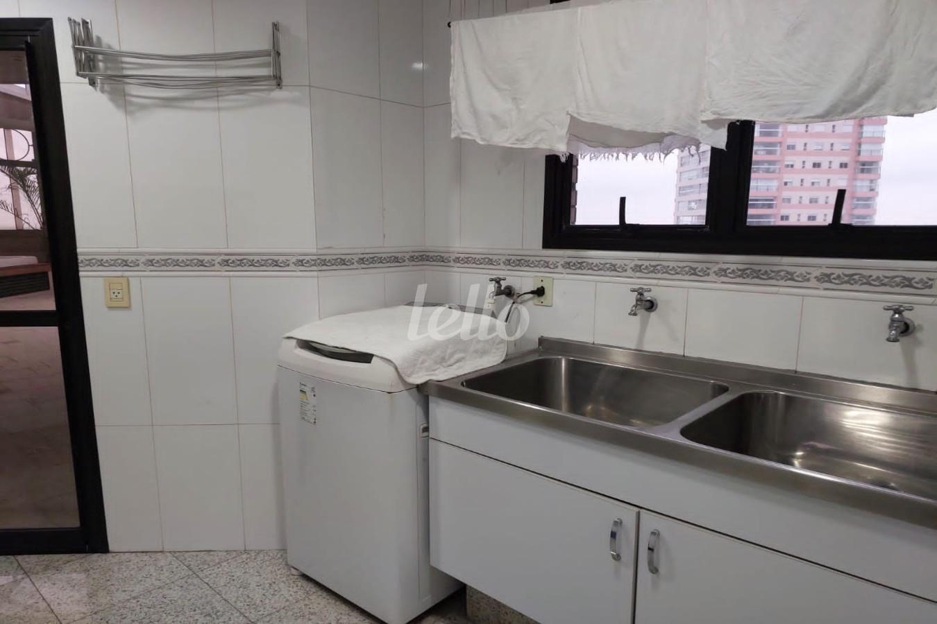 AREA DE SERVIÇO de Apartamento para alugar, Padrão com 480 m², e 5 vagas em Alto da Lapa - São Paulo