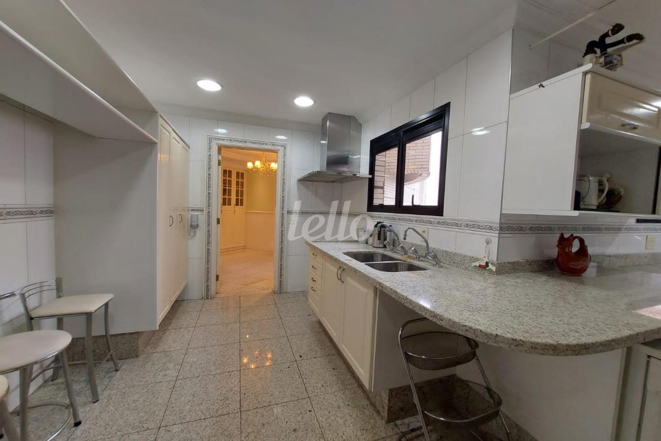 COZINHA de Apartamento para alugar, Padrão com 480 m², e 5 vagas em Alto da Lapa - São Paulo