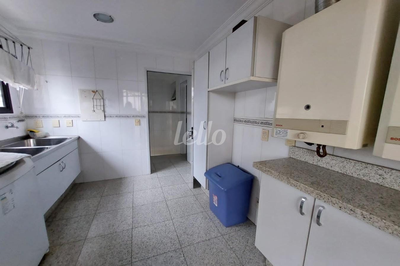 AREA DE SERVIÇO de Apartamento para alugar, Padrão com 480 m², e 5 vagas em Alto da Lapa - São Paulo