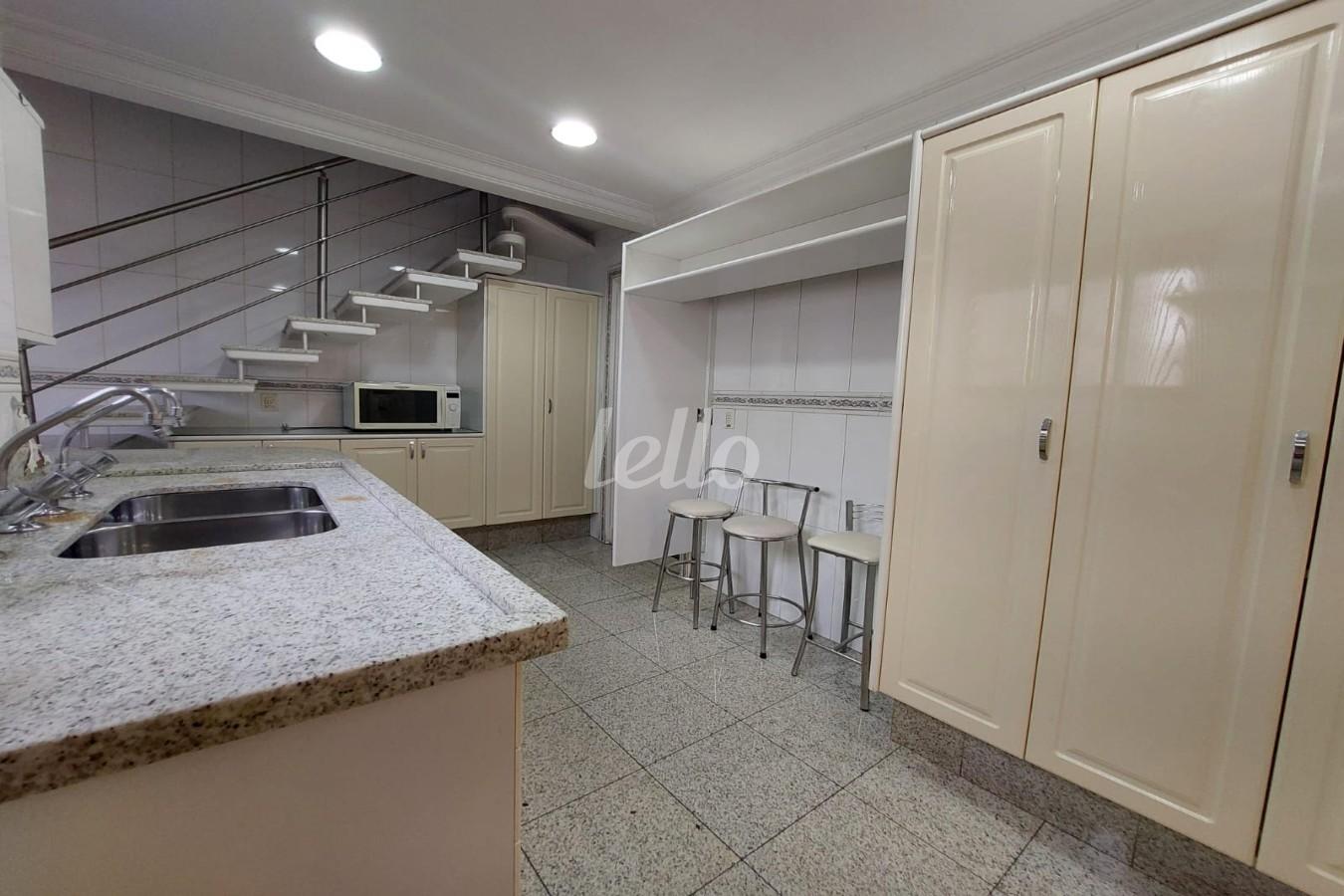 COZINHA de Apartamento para alugar, Padrão com 480 m², e 5 vagas em Alto da Lapa - São Paulo