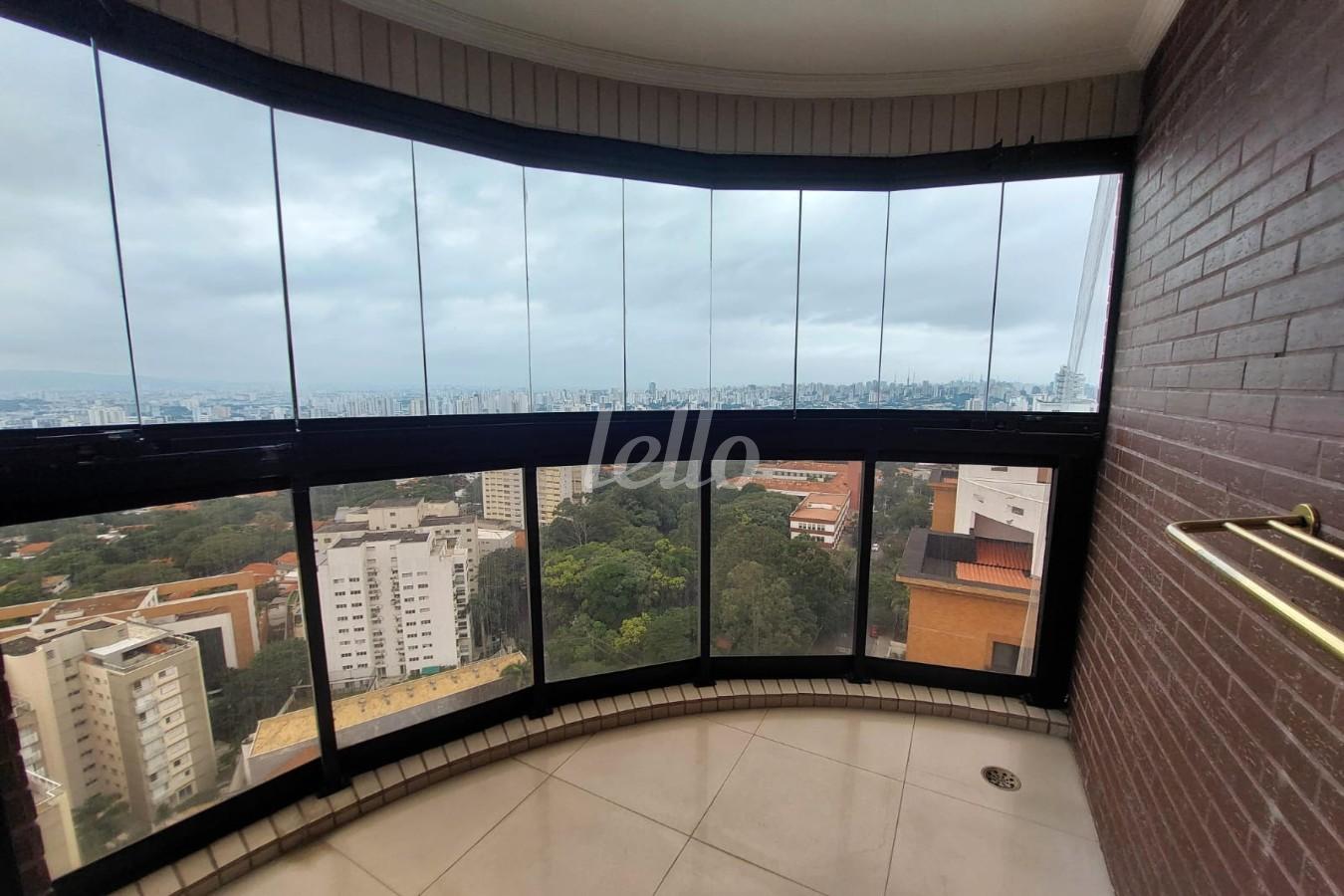 SUITE 2 de Apartamento para alugar, Padrão com 480 m², e 5 vagas em Alto da Lapa - São Paulo