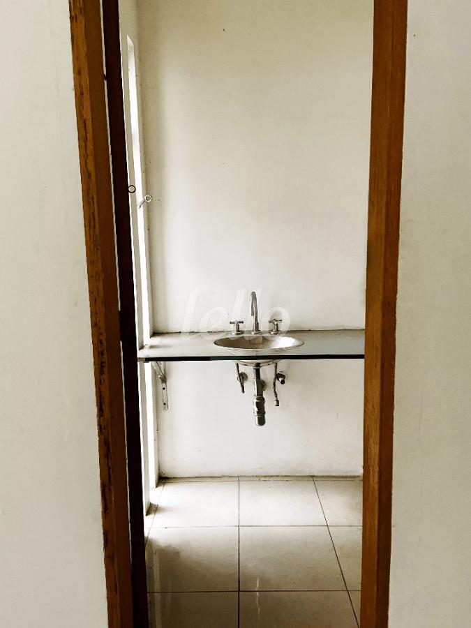 LAVABO de Casa para alugar, sobrado com 384 m², 4 quartos e 3 vagas em Jardim dos Estados - São Paulo