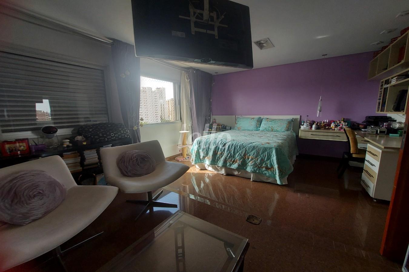 DORMITÓRIO de Apartamento à venda, Padrão com 194 m², 3 quartos e 2 vagas em Água Fria - São Paulo