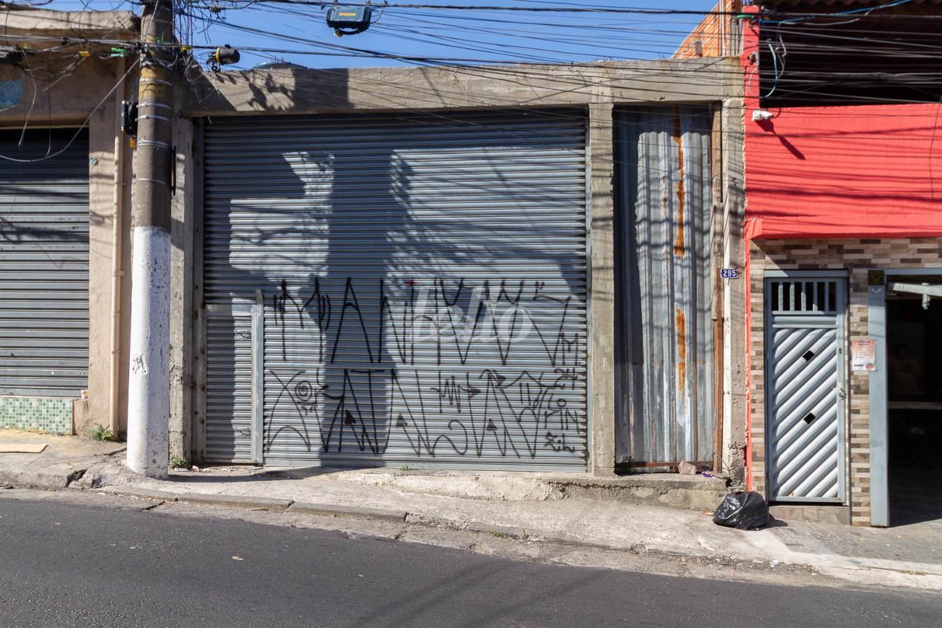 FACHADA de Área / Terreno para alugar, Padrão com 120 m², e em Vila Tolstoi - São Paulo