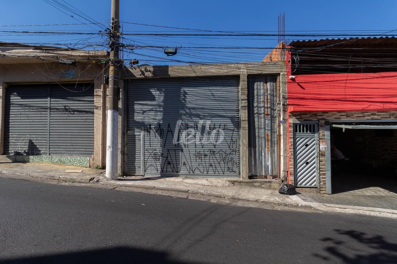 FACHADA de Área / Terreno para alugar, Padrão com 120 m², e em Vila Tolstoi - São Paulo