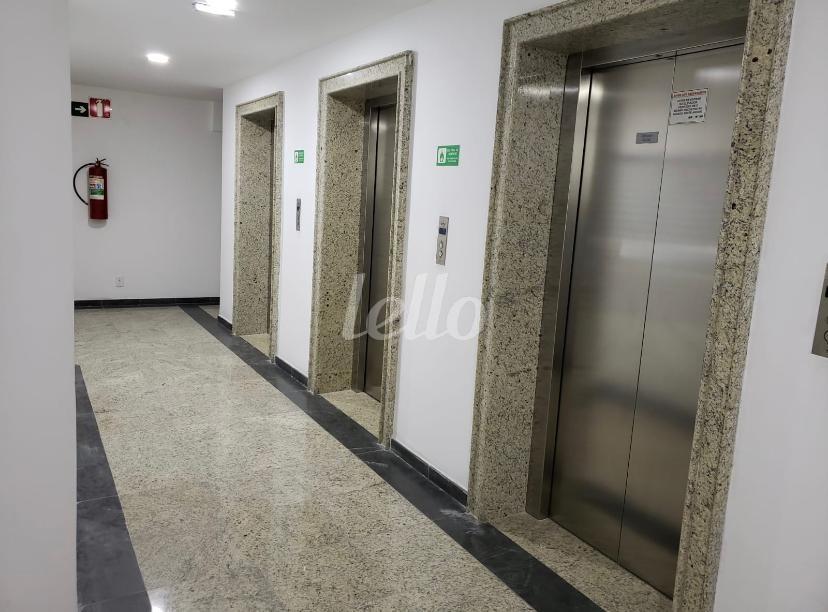 ELEVADORES de Sala / Conjunto para alugar, Padrão com 20 m², e 1 vaga em Centro - Santo André