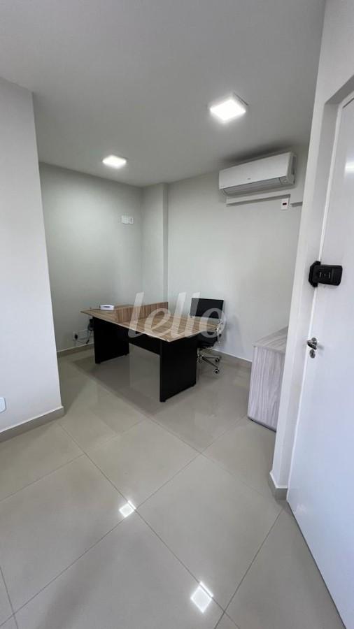 SALA de Sala / Conjunto para alugar, Padrão com 20 m², e 1 vaga em Centro - Santo André