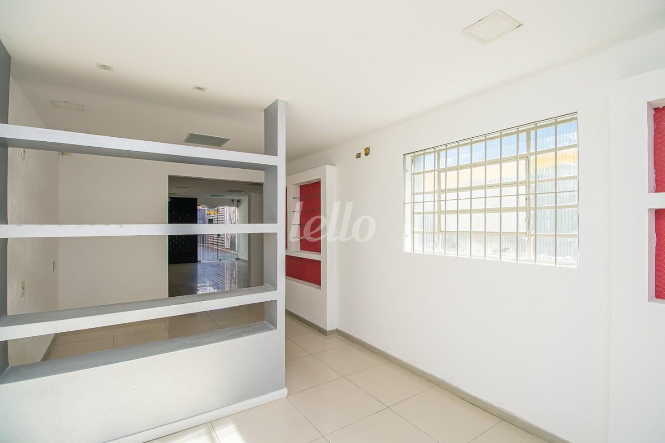 SALA de Casa para alugar, sobrado com 140 m², 4 quartos e 2 vagas em Jardim - Santo André