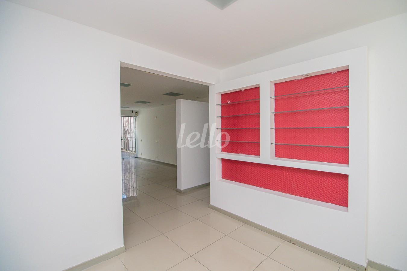 SALA de Casa para alugar, sobrado com 140 m², 4 quartos e 2 vagas em Jardim - Santo André