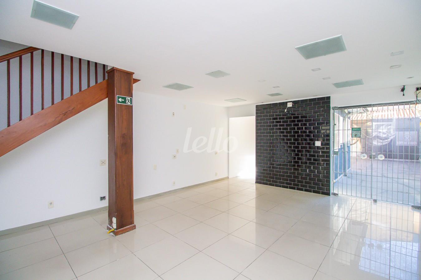 SALA de Casa para alugar, sobrado com 140 m², 4 quartos e 2 vagas em Jardim - Santo André