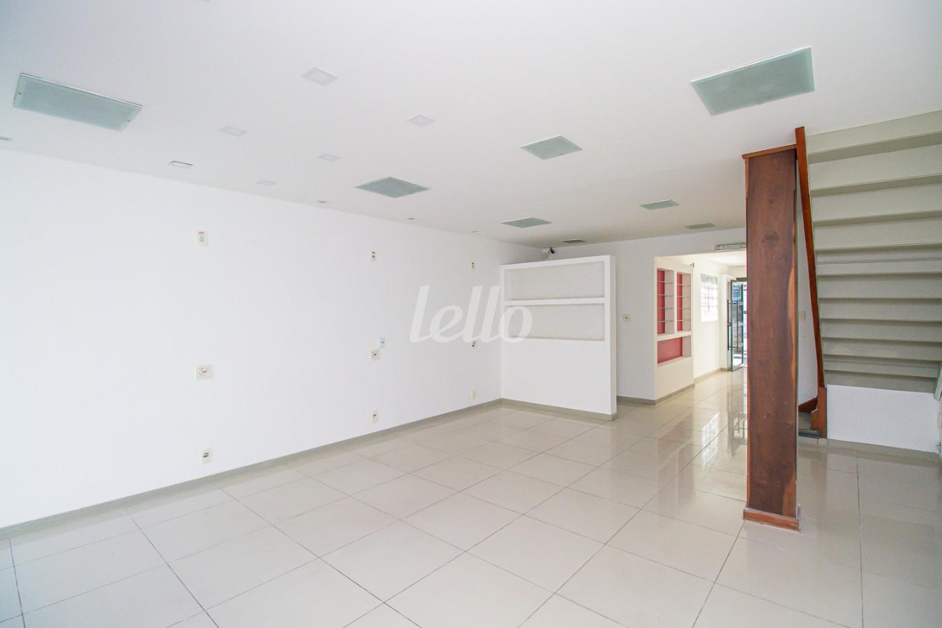 SALA de Casa para alugar, sobrado com 140 m², 4 quartos e 2 vagas em Jardim - Santo André