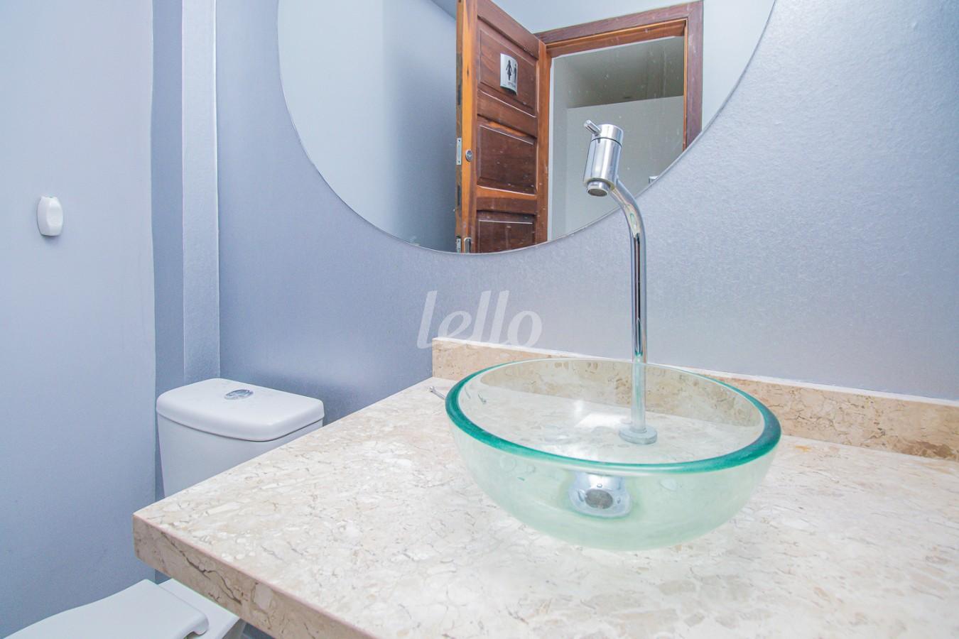 LAVABO de Casa para alugar, sobrado com 140 m², 4 quartos e 2 vagas em Jardim - Santo André