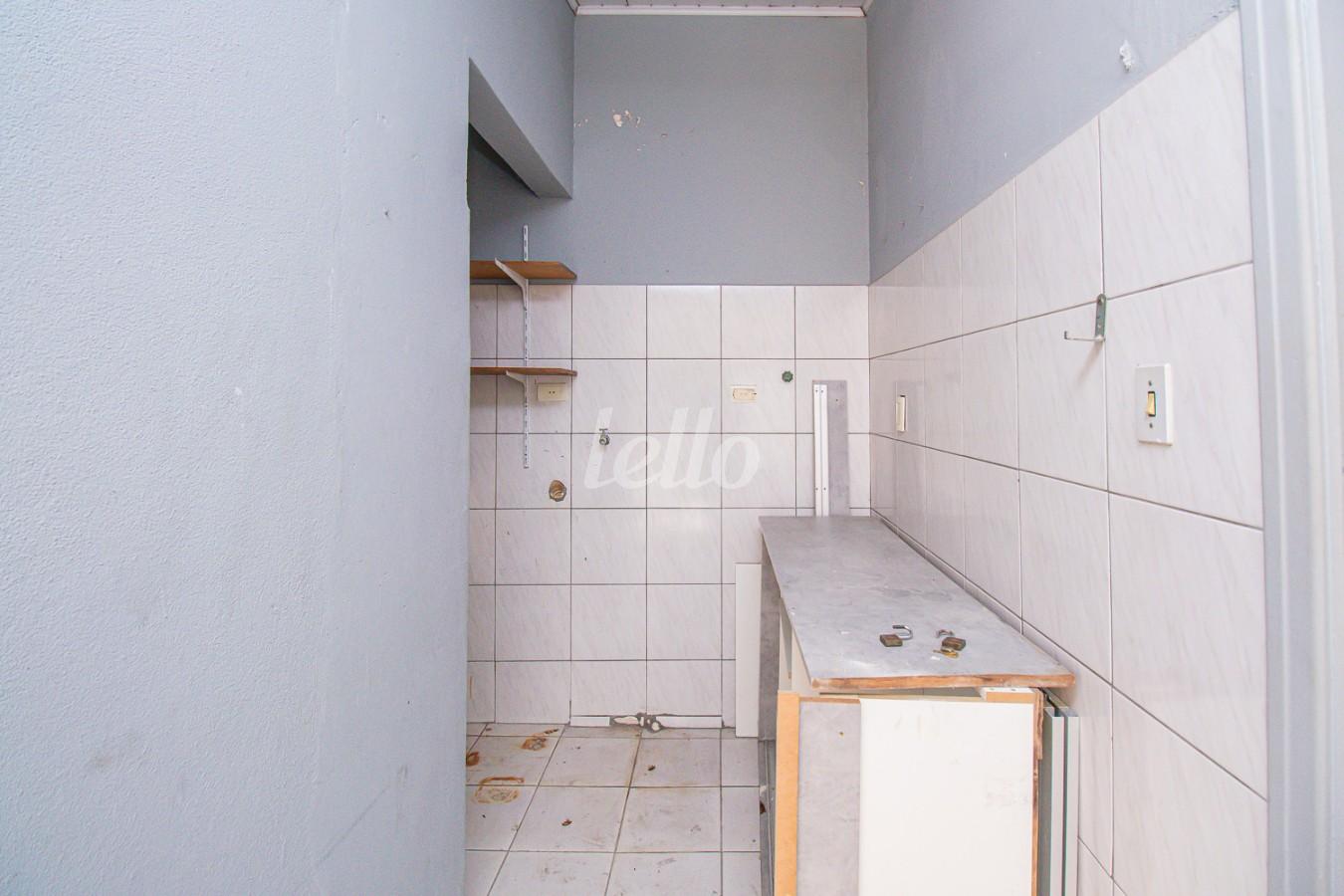 AREA-DE-SERVICO de Casa para alugar, sobrado com 140 m², 4 quartos e 2 vagas em Jardim - Santo André