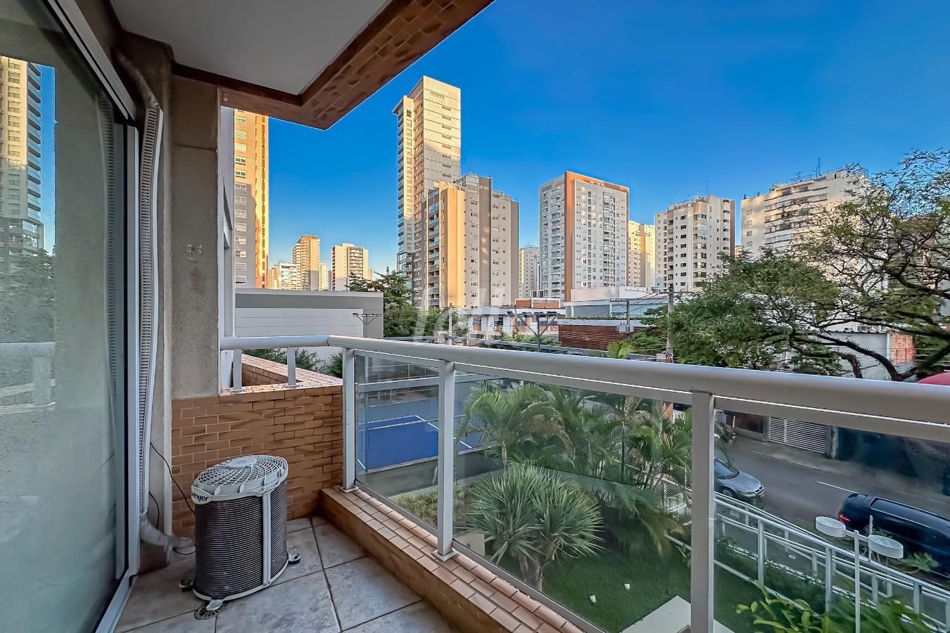 SACADA de Apartamento para alugar, Padrão com 58 m², 1 quarto e 1 vaga em Vila Olímpia - São Paulo