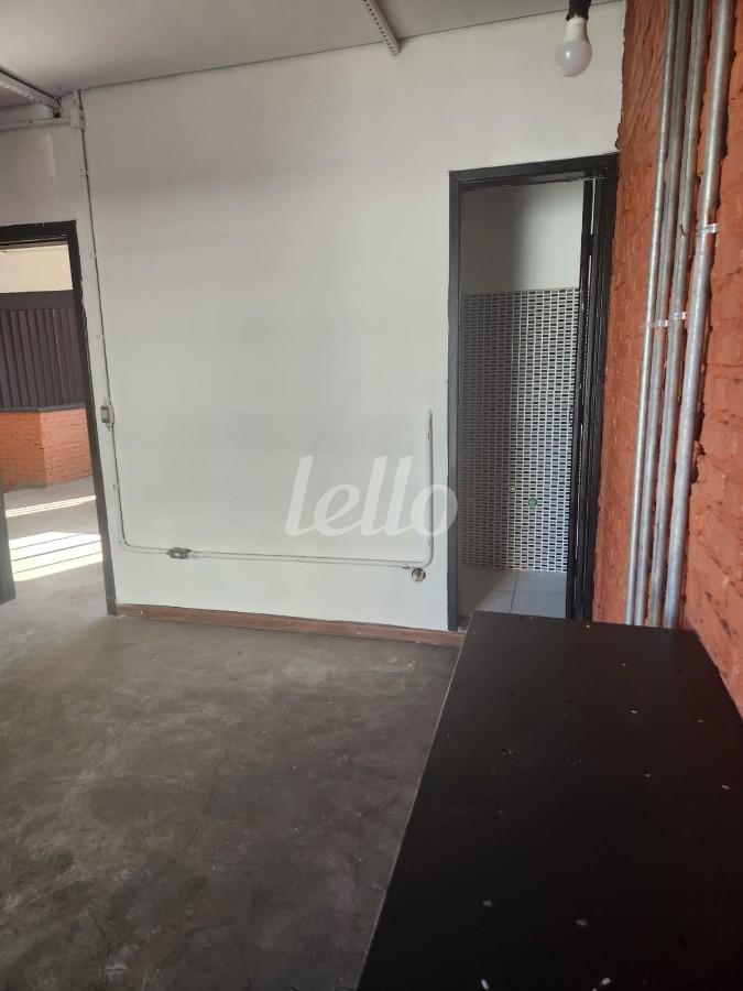 SALA 3 de Sobreloja para alugar, Padrão com 100 m², e em Vila Cláudia - São Paulo