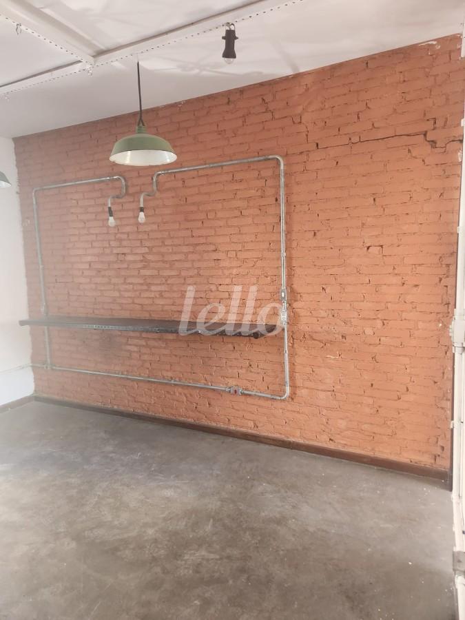 SALA 3 de Sobreloja para alugar, Padrão com 100 m², e em Vila Cláudia - São Paulo