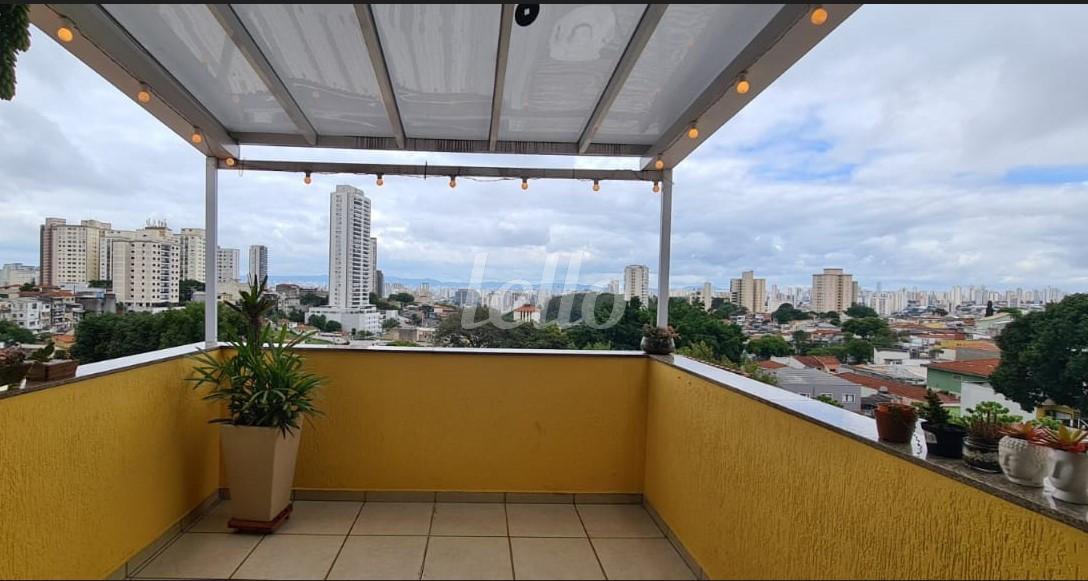 VISTA de Casa à venda, em condomínio - sobrado com 176 m², 3 quartos e 3 vagas em Cambuci - São Paulo