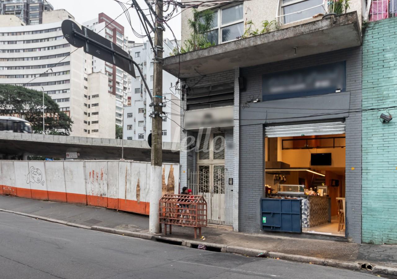 FACHADA de Loja para alugar, Padrão com 150 m², e em Bela Vista - São Paulo