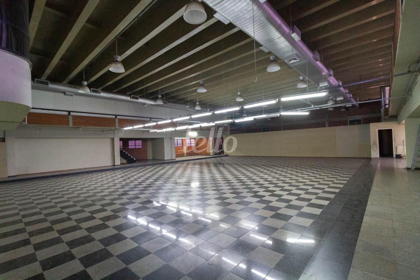 SALÃO TERREO de Prédio Comercial para alugar, Monousuário com 4078 m², e 37 vagas em Instituto de Previdência - São Paulo