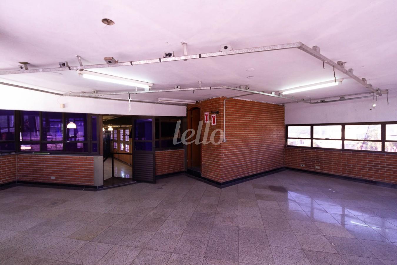 SALA 8 de Prédio Comercial para alugar, Monousuário com 4078 m², e 37 vagas em Instituto de Previdência - São Paulo