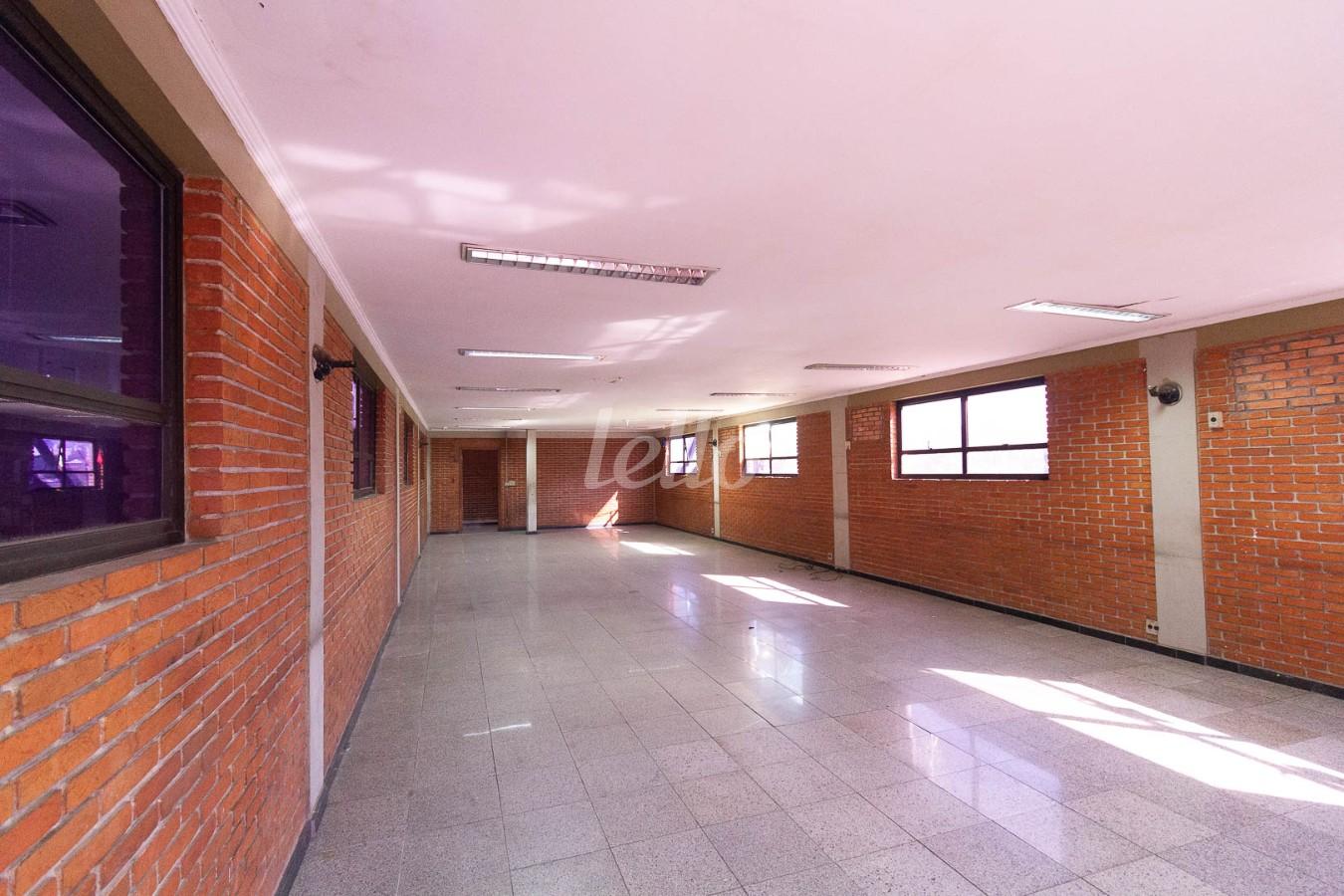 SALA 7 de Prédio Comercial para alugar, Monousuário com 4078 m², e 37 vagas em Instituto de Previdência - São Paulo