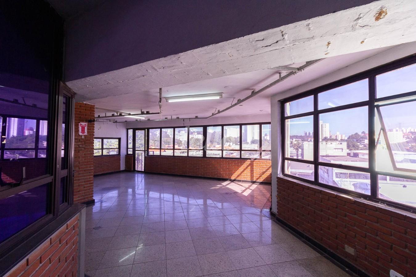 SALA 8 de Prédio Comercial para alugar, Monousuário com 4078 m², e 37 vagas em Instituto de Previdência - São Paulo