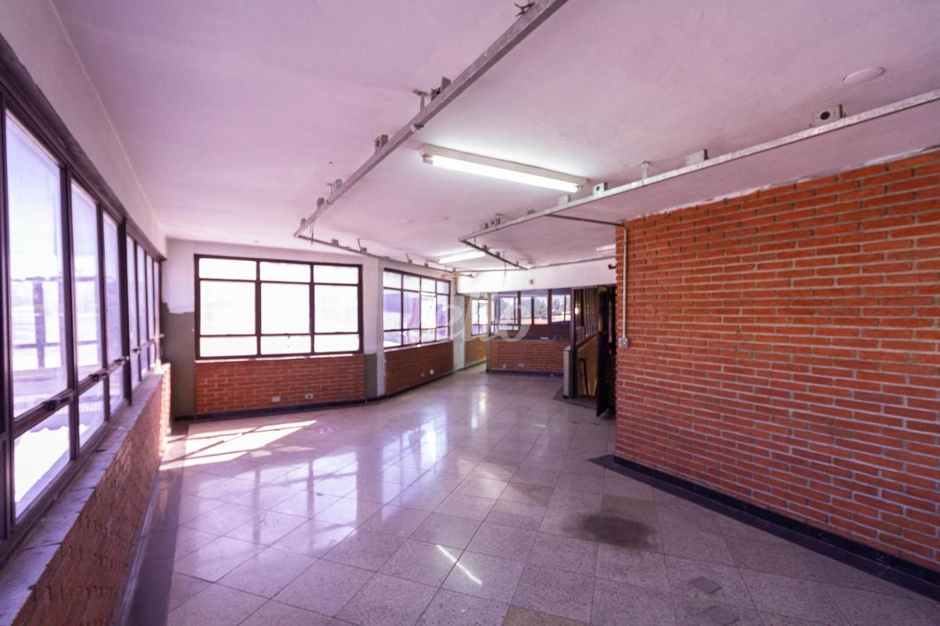 SALA 8 de Prédio Comercial para alugar, Monousuário com 4078 m², e 37 vagas em Instituto de Previdência - São Paulo