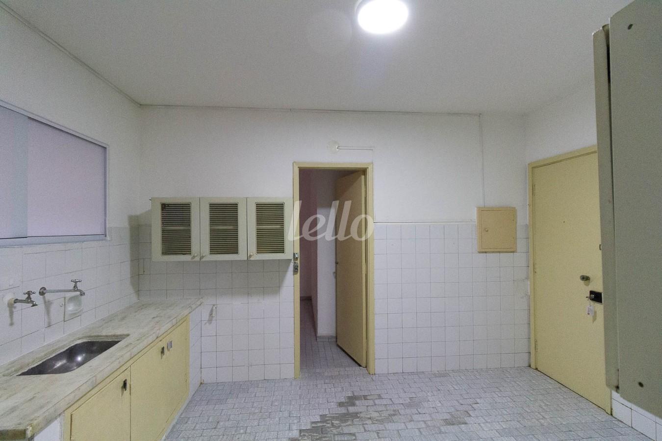 COZINHA de Apartamento para alugar, Padrão com 128 m², 3 quartos e em Bom Retiro - São Paulo