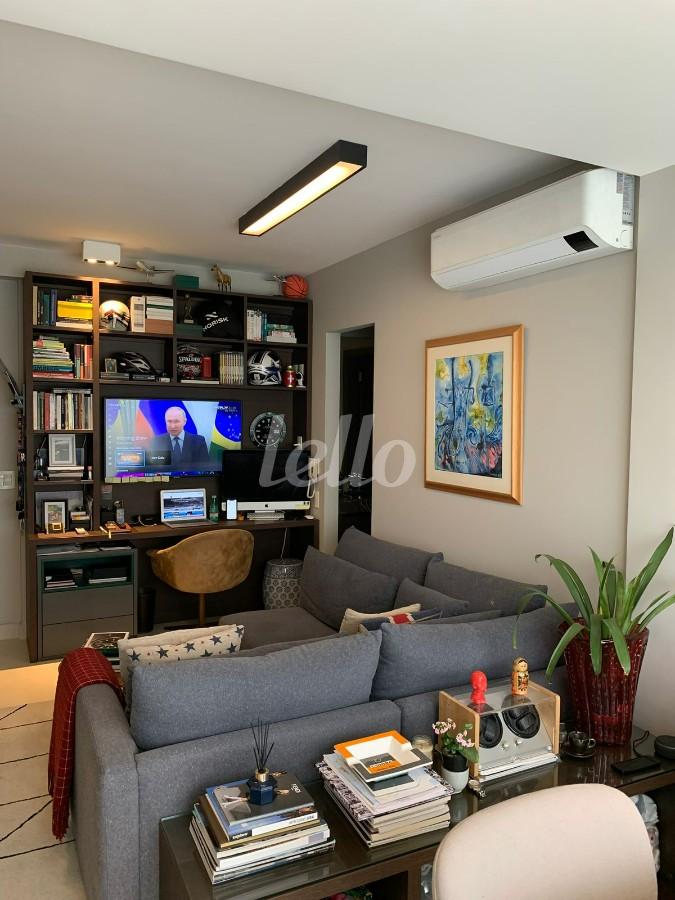 SALA de Apartamento à venda, Padrão com 37 m², 1 quarto e 1 vaga em Santo Amaro - São Paulo