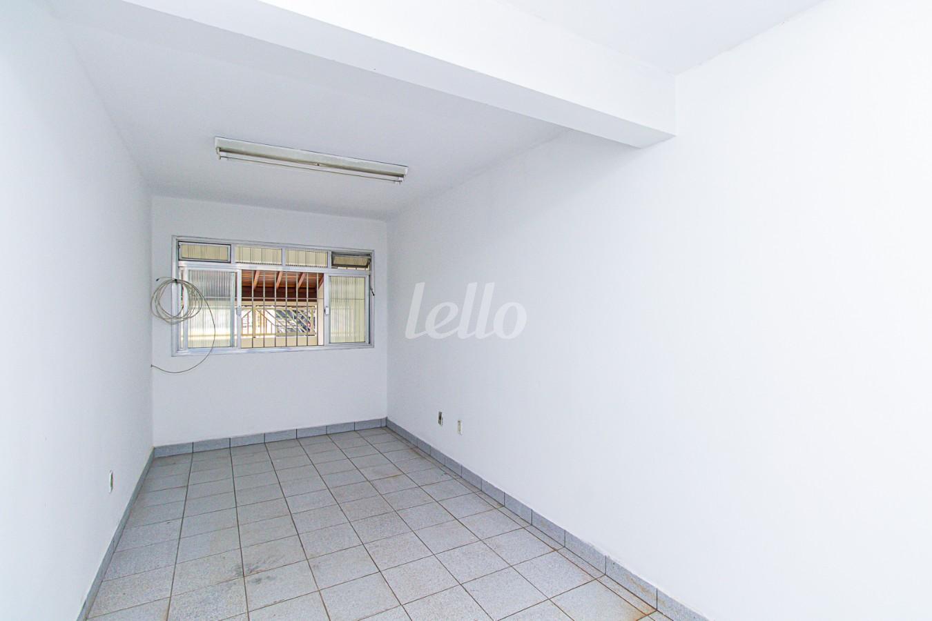 SALA de Salão para alugar, Padrão com 125 m², e em Vila Pires - Santo André