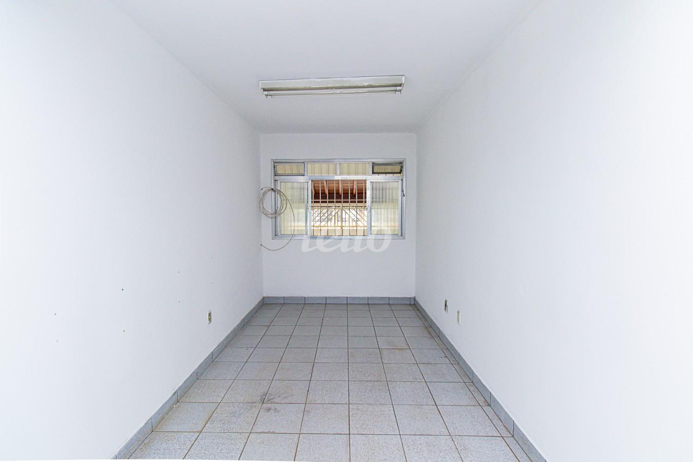 SALA de Salão para alugar, Padrão com 125 m², e em Vila Pires - Santo André