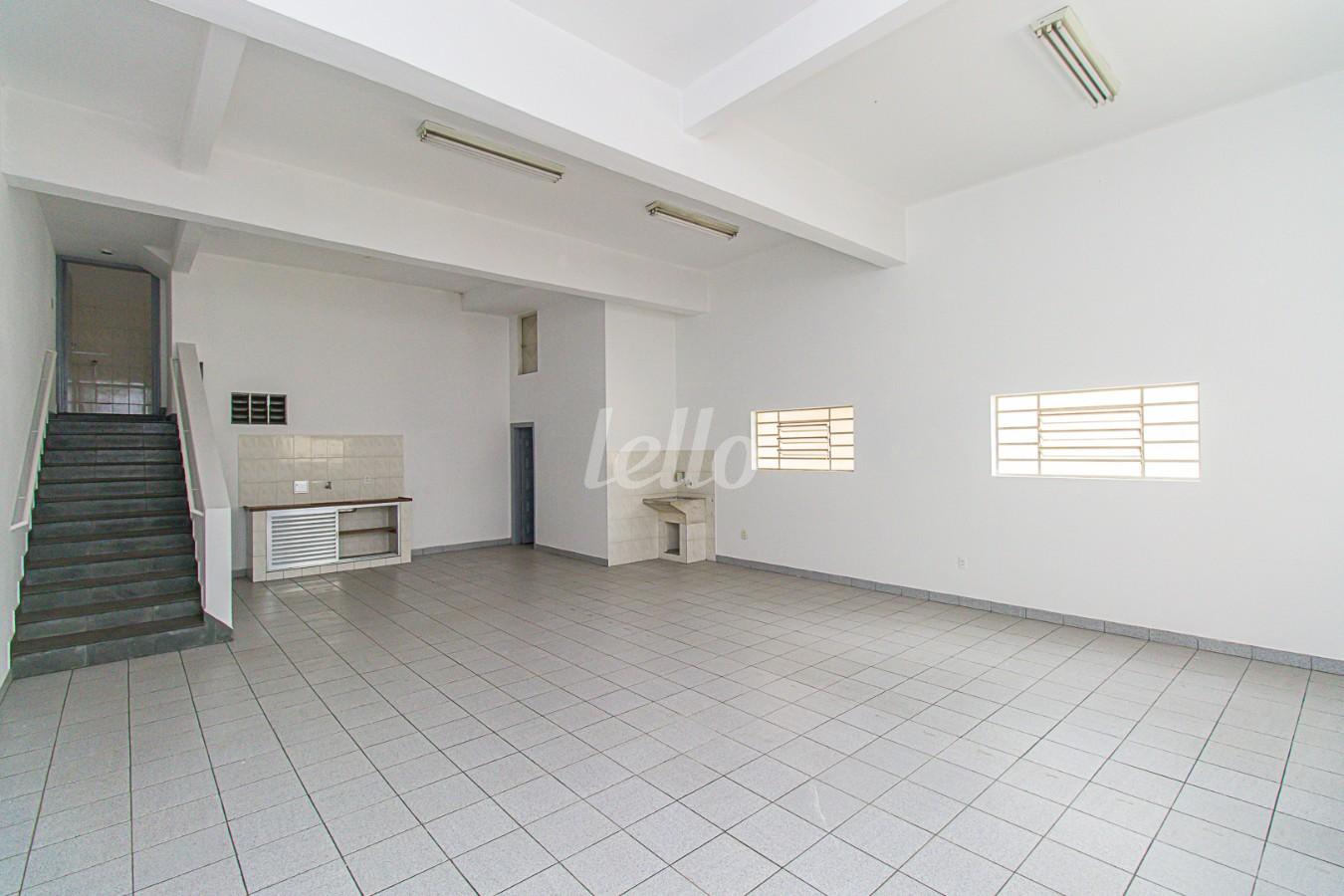 SALÃO-INFERIOR de Salão para alugar, Padrão com 125 m², e em Vila Pires - Santo André