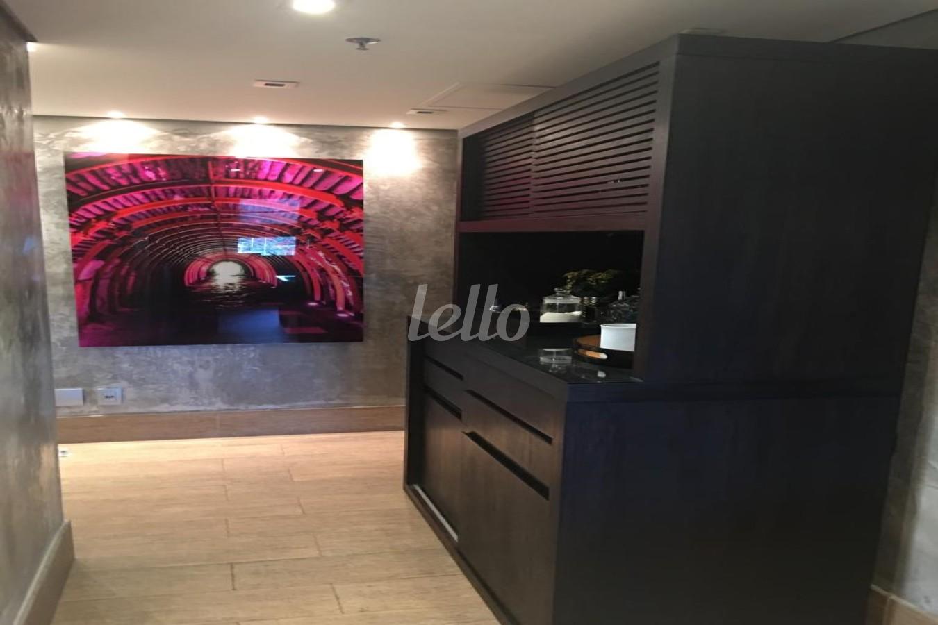 SALA de Sala / Conjunto para alugar, Padrão com 42 m², e 2 vagas em Alto de Pinheiros - São Paulo