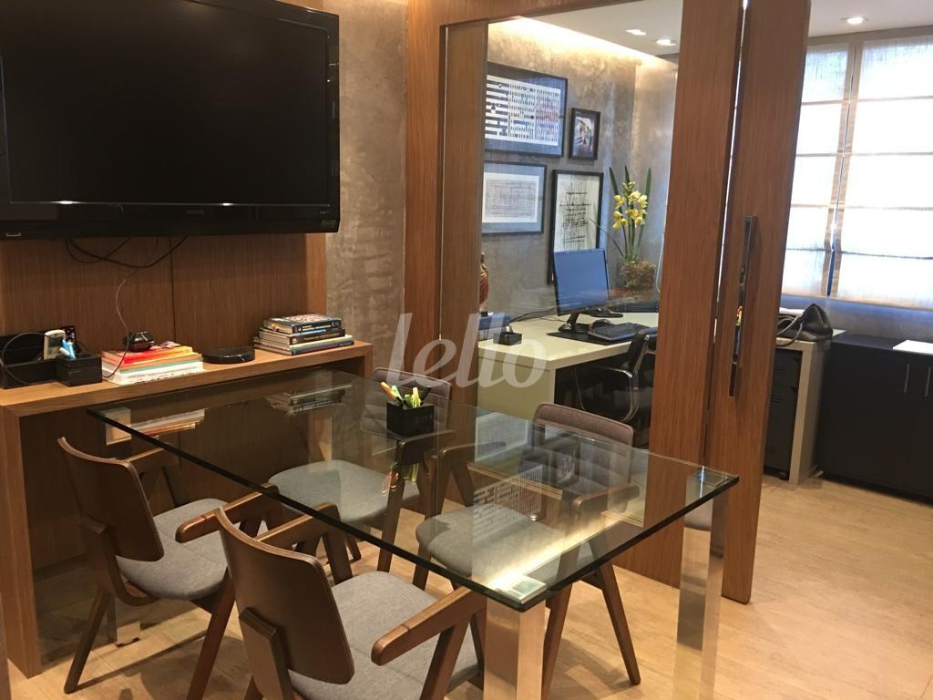 SALA de Sala / Conjunto para alugar, Padrão com 42 m², e 2 vagas em Alto de Pinheiros - São Paulo