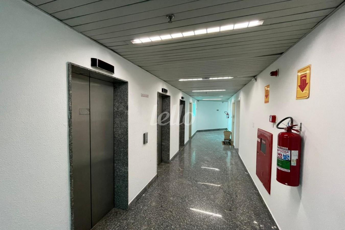 HALL ELEVADORES de Sala / Conjunto à venda, Padrão com 41 m², e 1 vaga em Santana - São Paulo