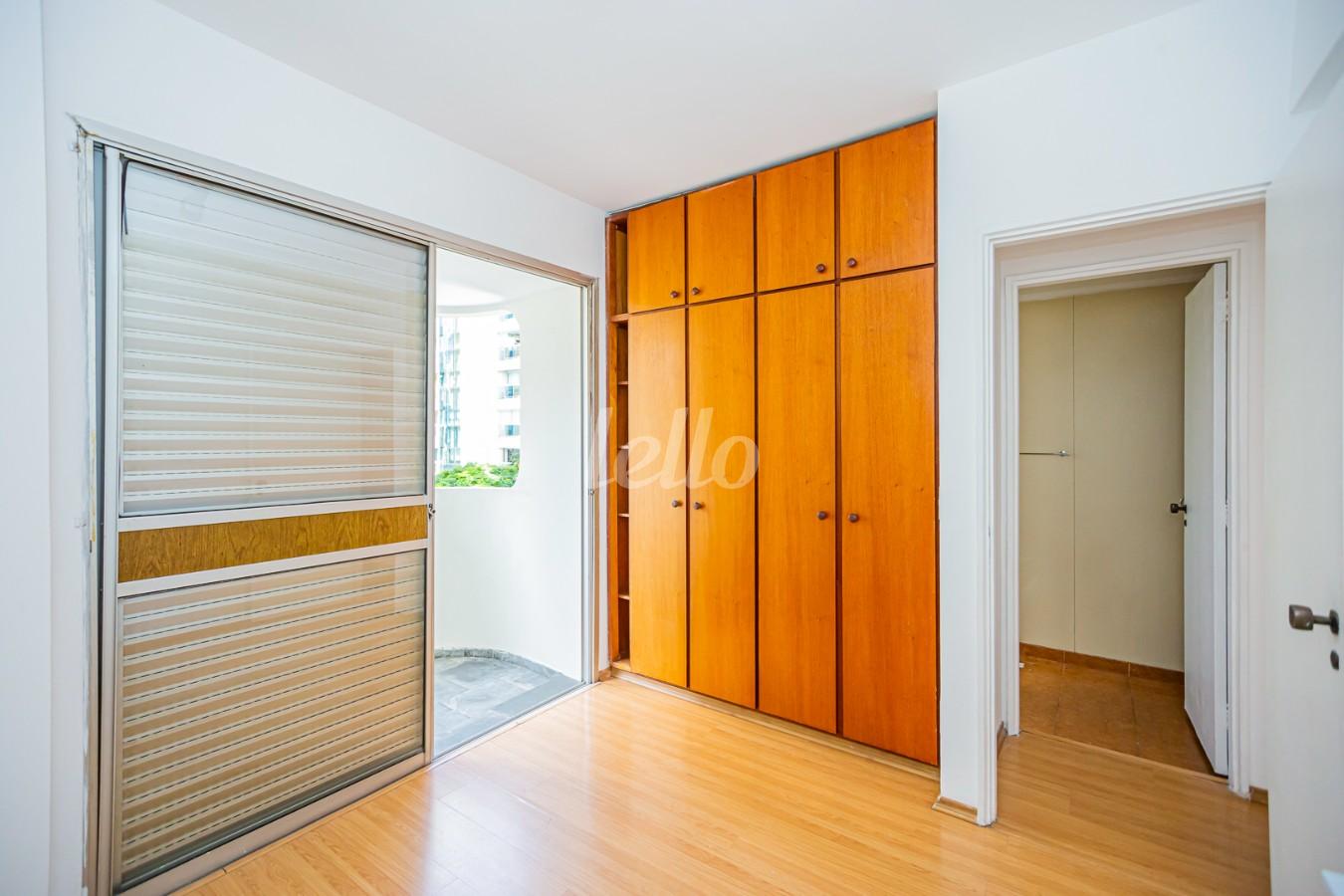 DORMITÓRIO de Apartamento à venda, Padrão com 60 m², 2 quartos e 1 vaga em Moema - São Paulo