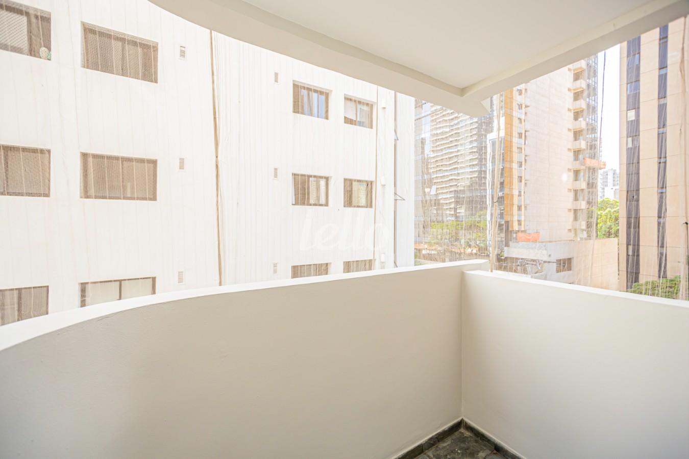 VARANDA de Apartamento à venda, Padrão com 60 m², 2 quartos e 1 vaga em Moema - São Paulo