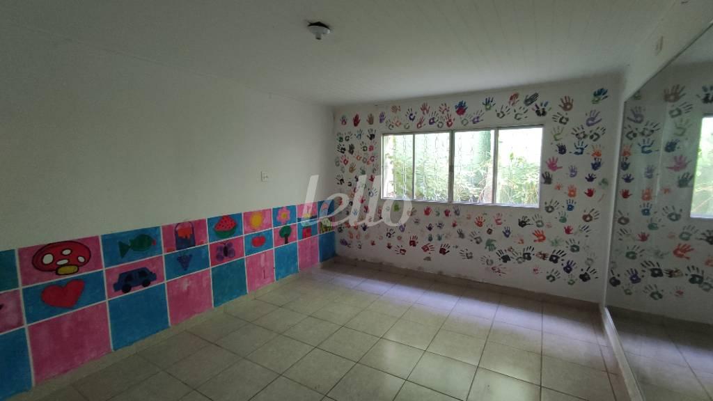 SALA 6 FUNDOS de Casa para alugar, térrea com 250 m², e em Lauzane Paulista - São Paulo