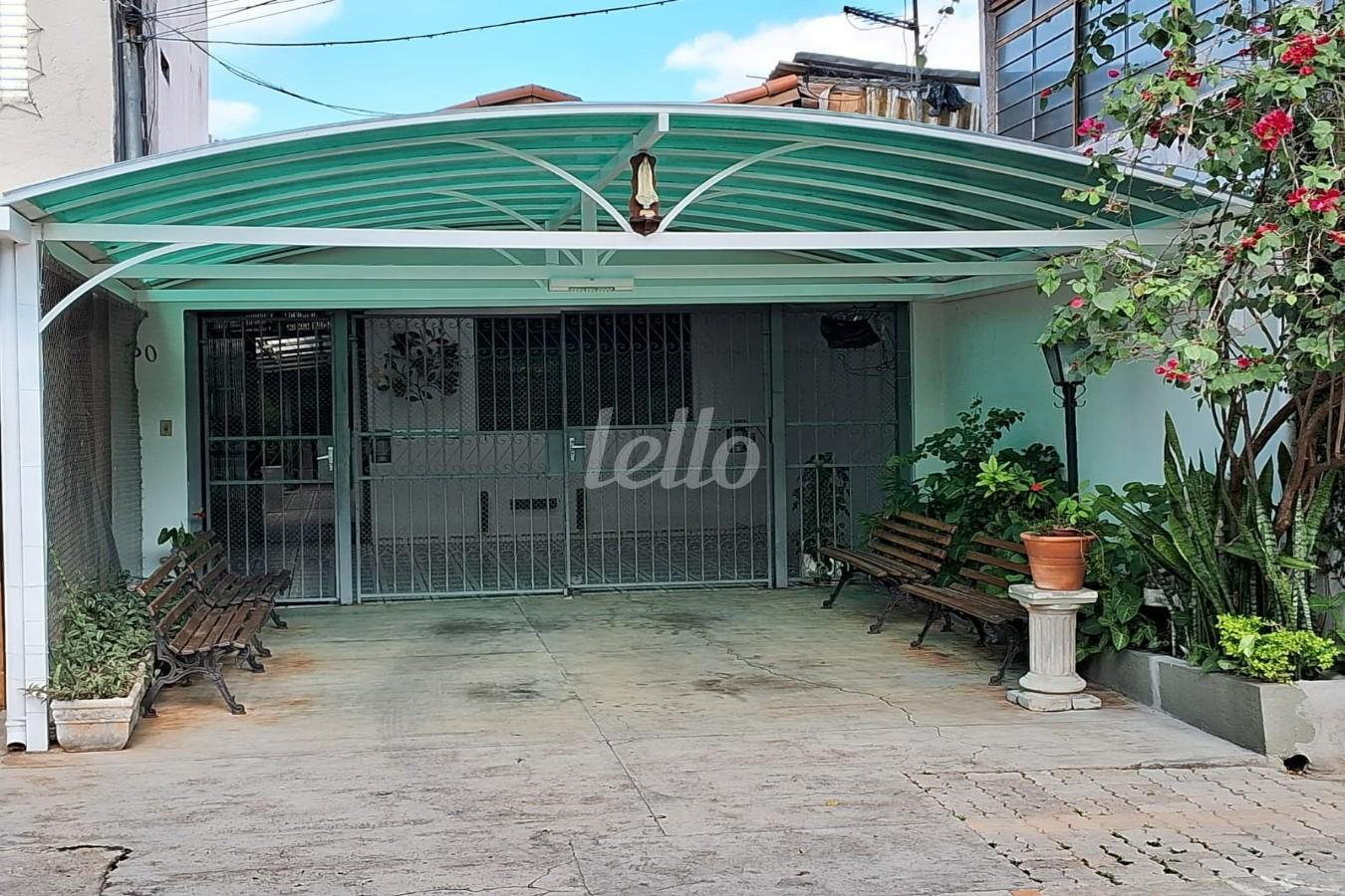 FRENTE de Casa à venda, de vila - sobrado com 103 m², 3 quartos e 3 vagas em Santo Amaro - São Paulo