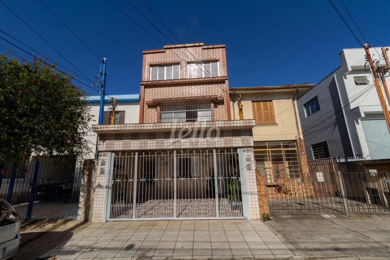 FACHADA de Casa para alugar, sobrado com 70 m², 1 quarto e 1 vaga em Água Rasa - São Paulo