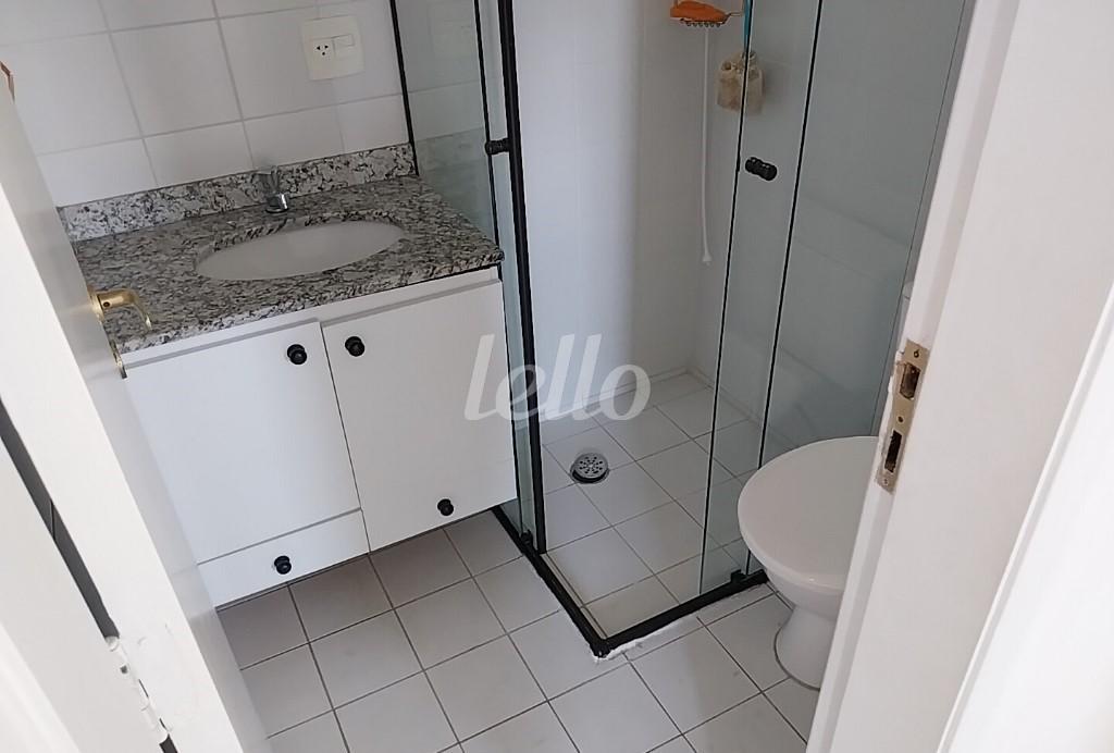 BANHEIRO SOCIAL de Apartamento para alugar, Padrão com 82 m², 3 quartos e 2 vagas em Vila Valparaíso - Santo André