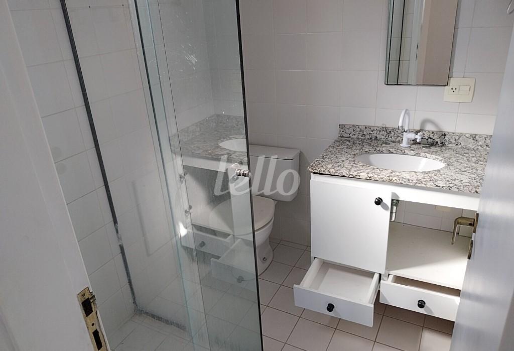 BANHEIRO SUITE de Apartamento para alugar, Padrão com 82 m², 3 quartos e 2 vagas em Vila Valparaíso - Santo André